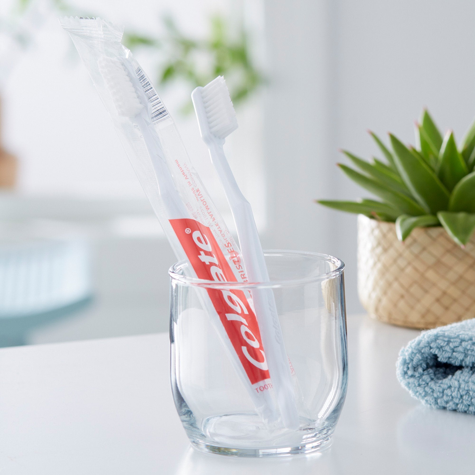Toothbrush Colgate® White Adult Soft - image 7