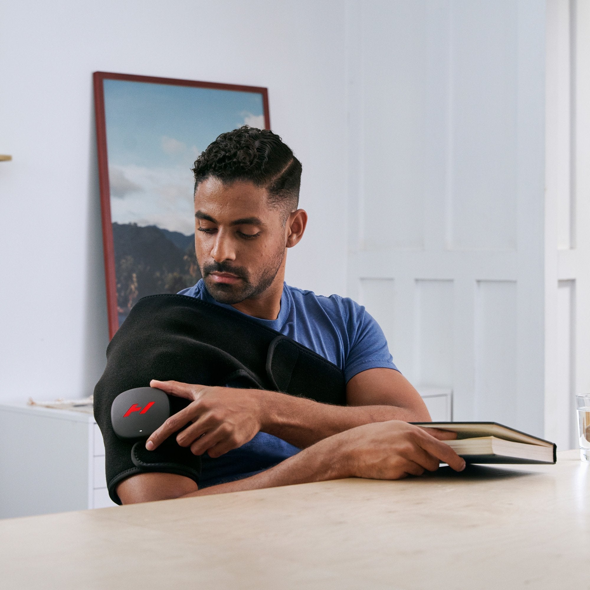 Hyperice Venom 2 Shoulder Heat and Massage Therapy Wrap, One Size Fits Most Right Shoulders (1 Unit)