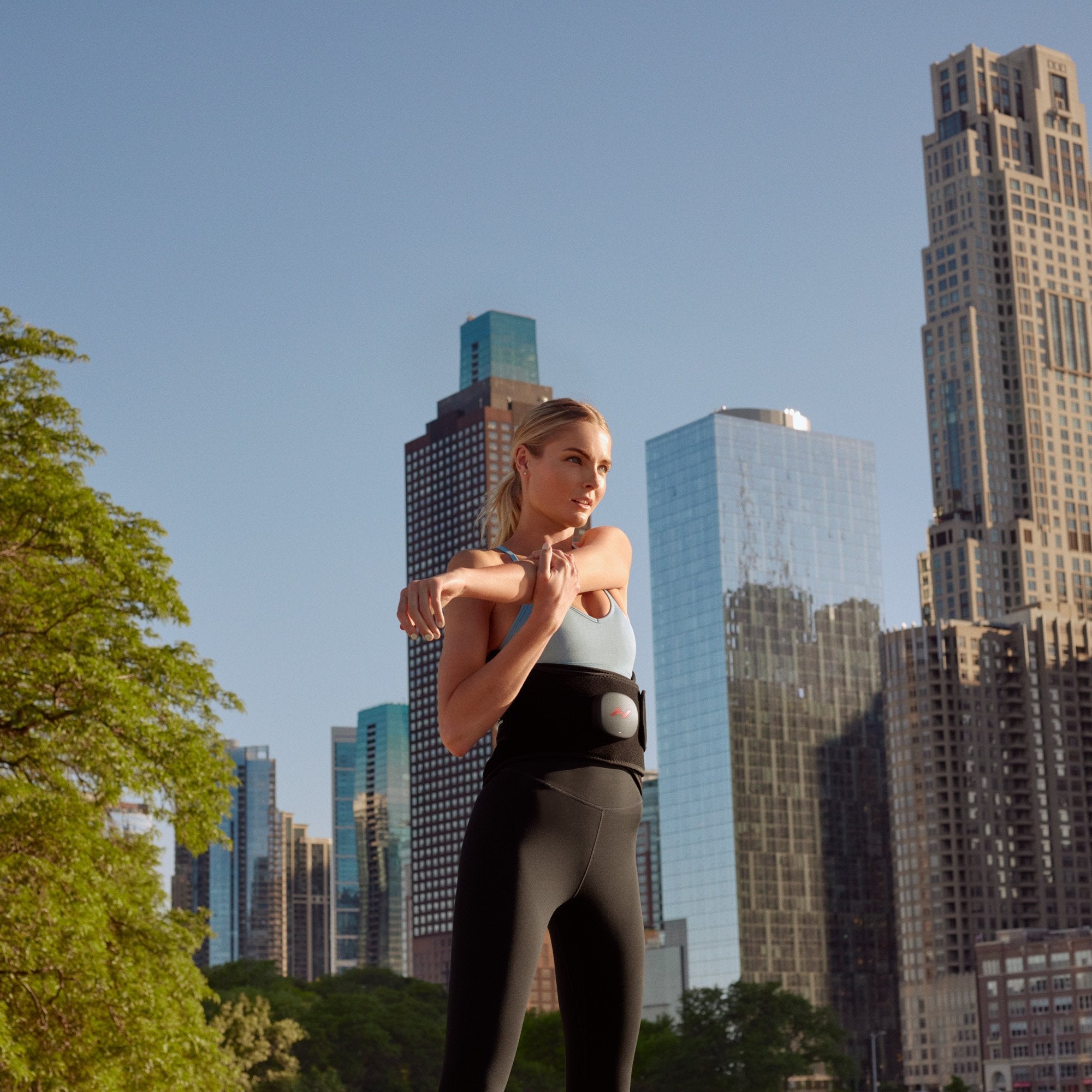 Hyperice Venom 2 Back Heat and Massage Therapy Wrap, One Size Fits Most (1 Unit)