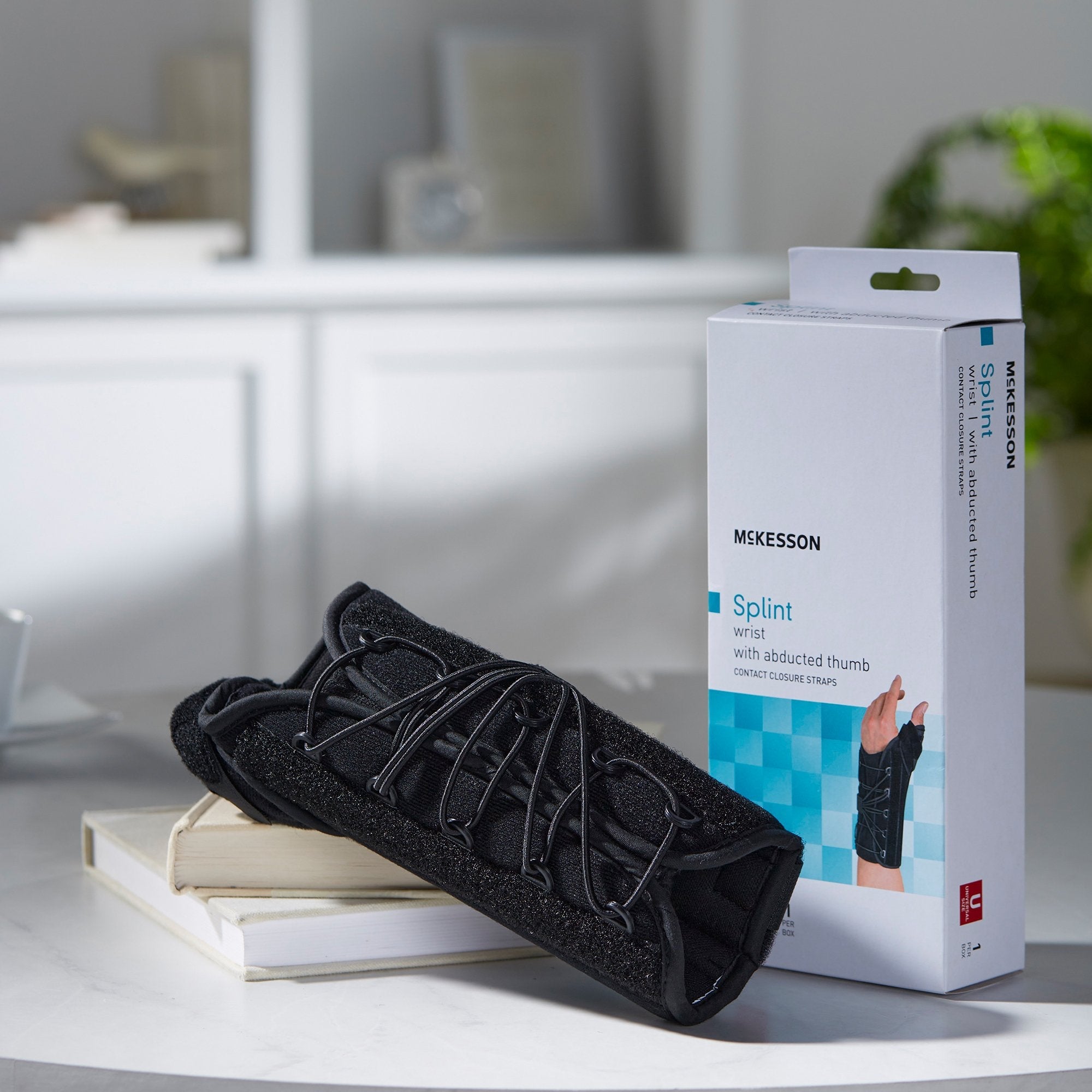 McKesson Right Wrist Splint with Abducted Thumb, One Size Fits Most (1 Unit)