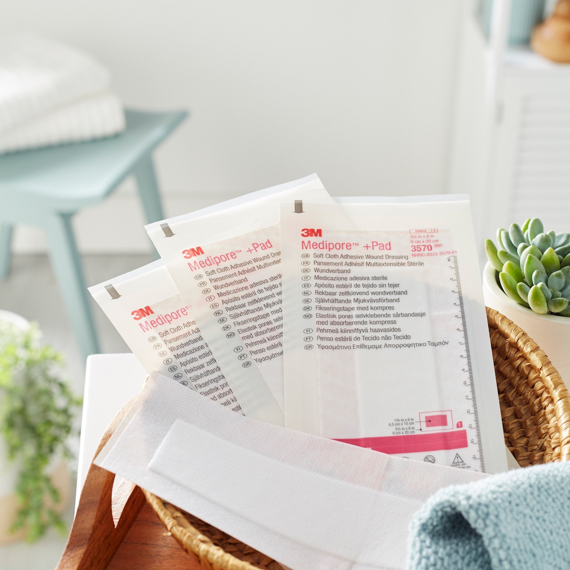 3M™ Medipore™ + Pad Soft Cloth Adhesive Dressing, 3½ x 8 Inch (25 Units)