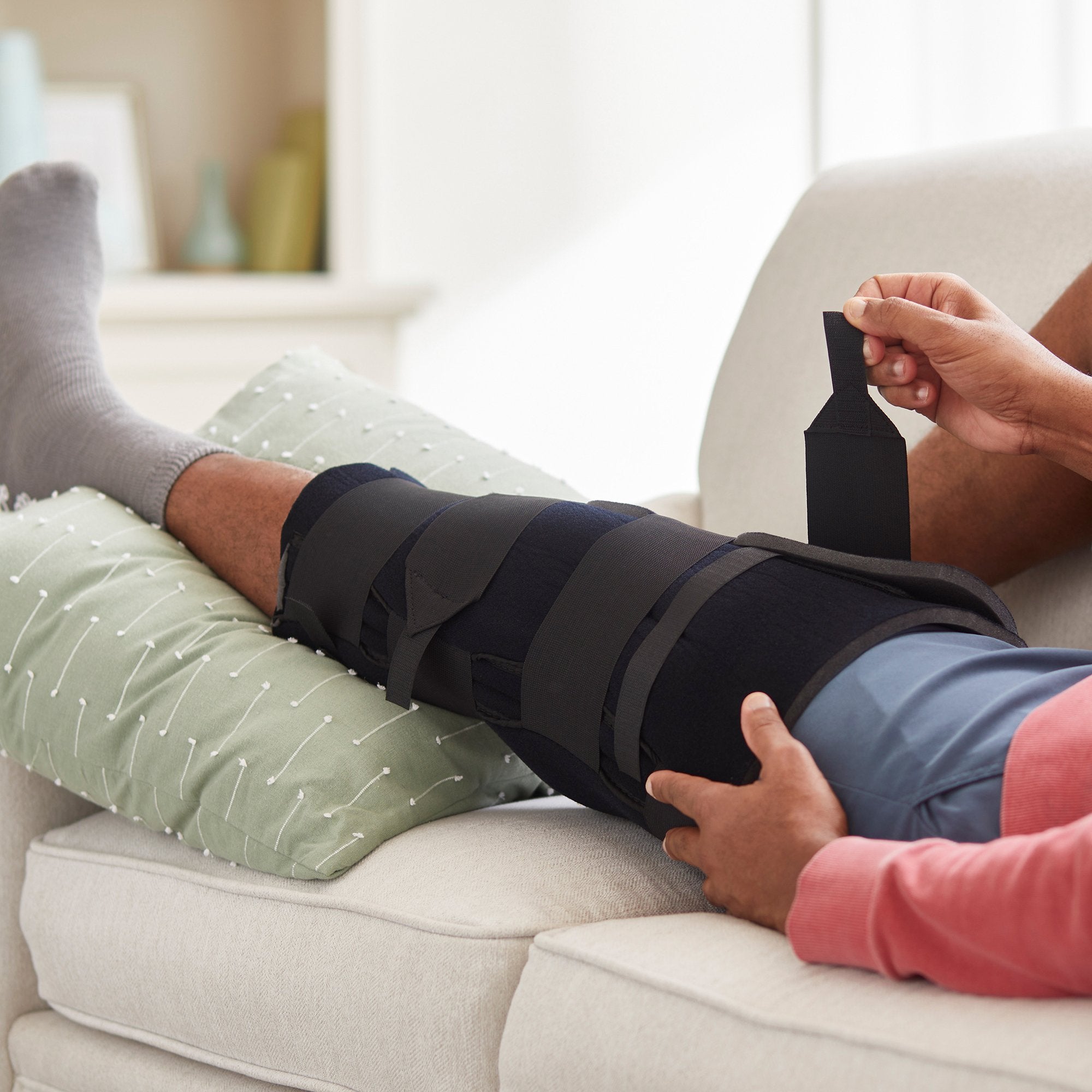 McKesson Knee Immobilizer, 18-Inch Length, Extra Large (1 Unit)