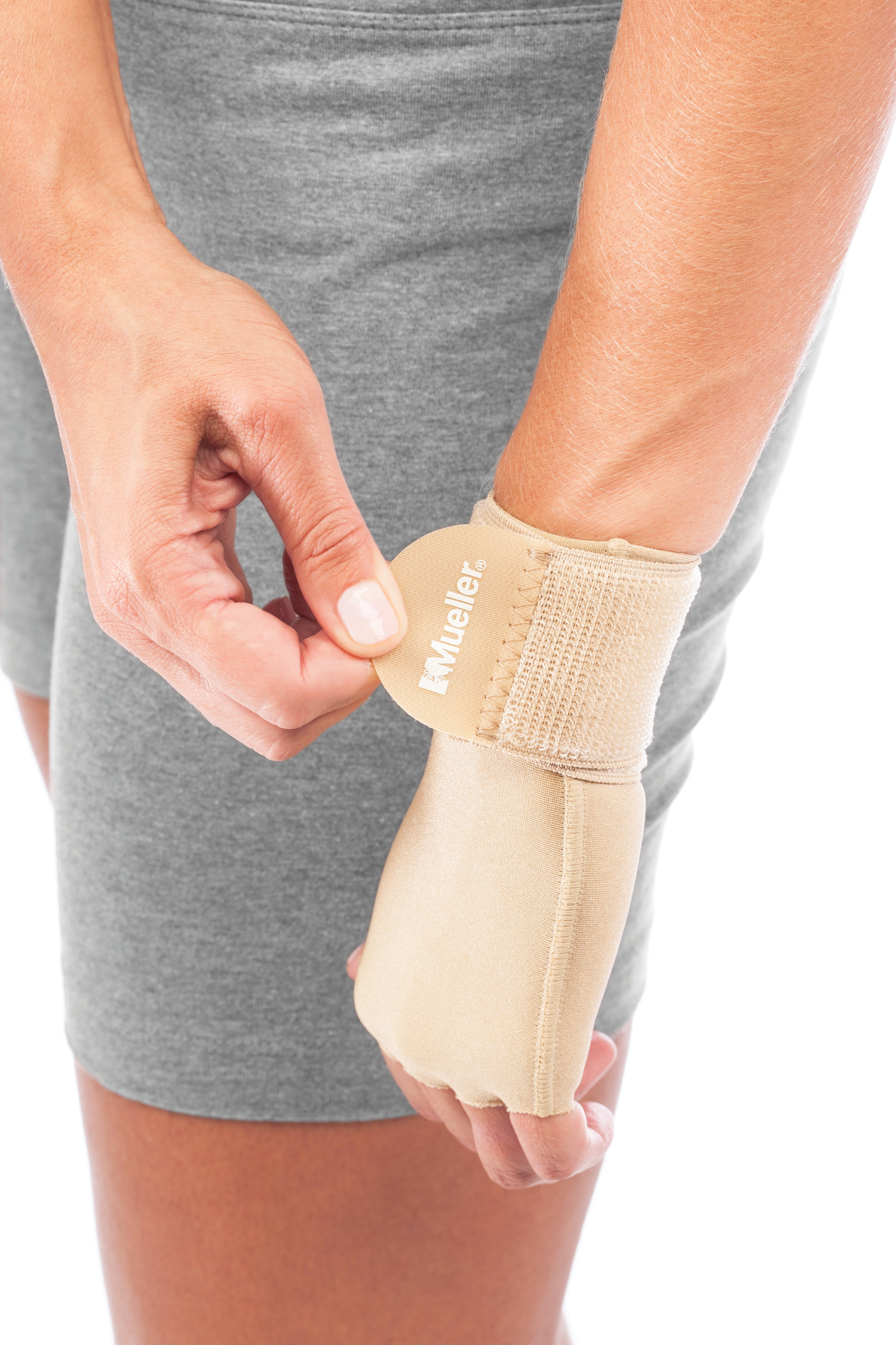 Compression Glove Mueller® Compression & Support Gloves Fingerless Small / Medium Over-the-Wrist Length Ambidextrous - image 3