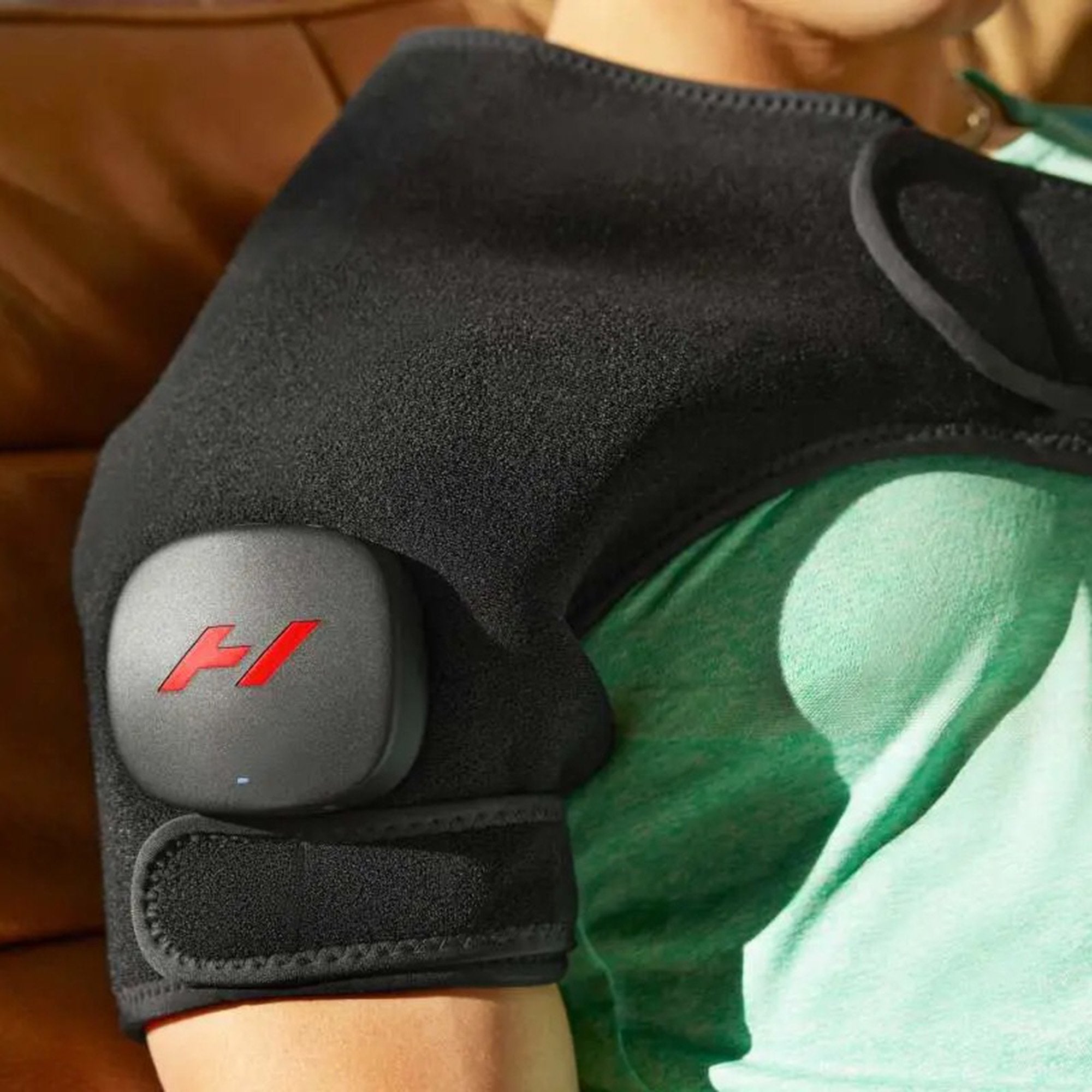 Hyperice Venom 2 Shoulder Heat and Massage Therapy Wrap, One Size Fits Most Right Shoulders (1 Unit)