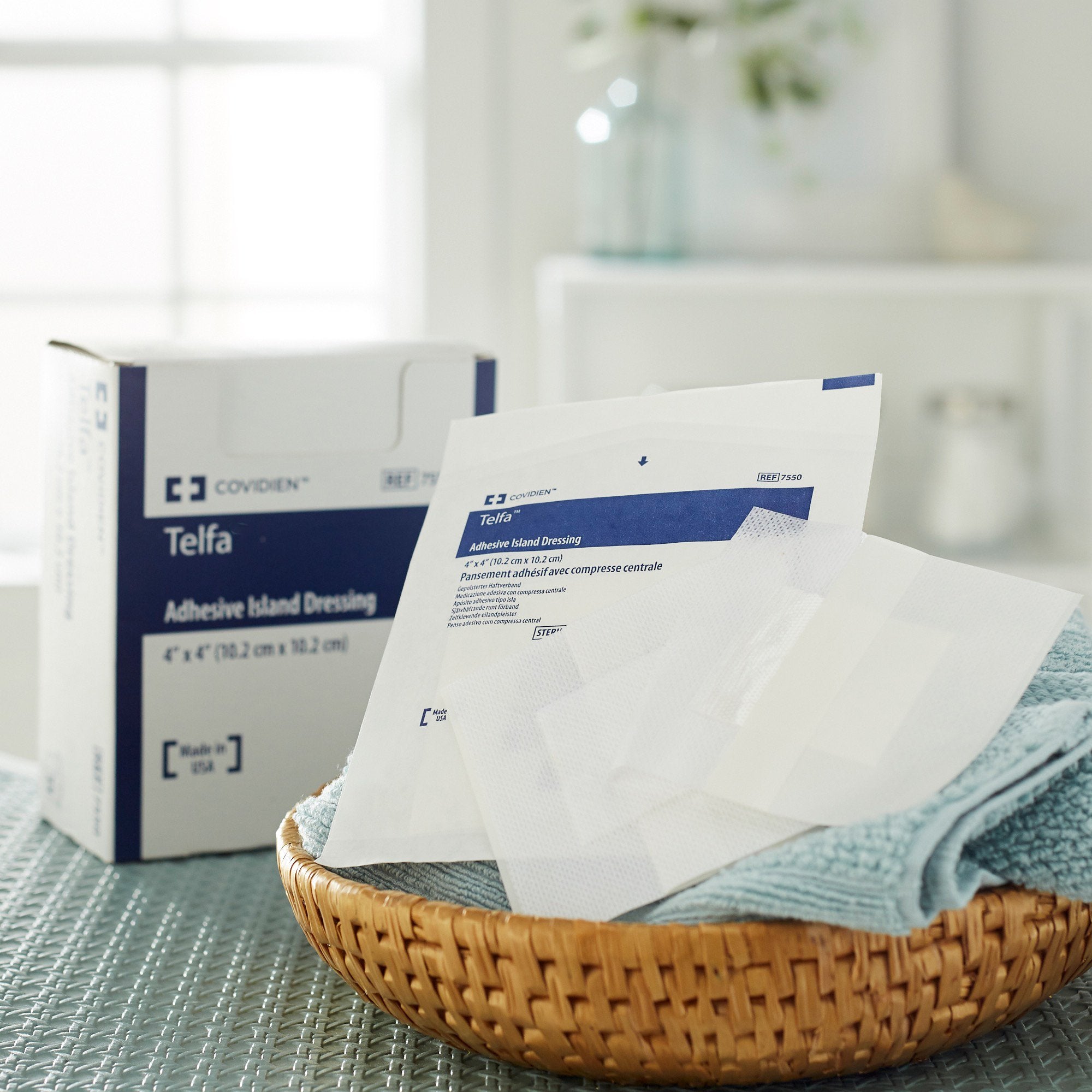 Telfa™ White Adhesive Dressing, 4 x 4 Inch (25 Units)