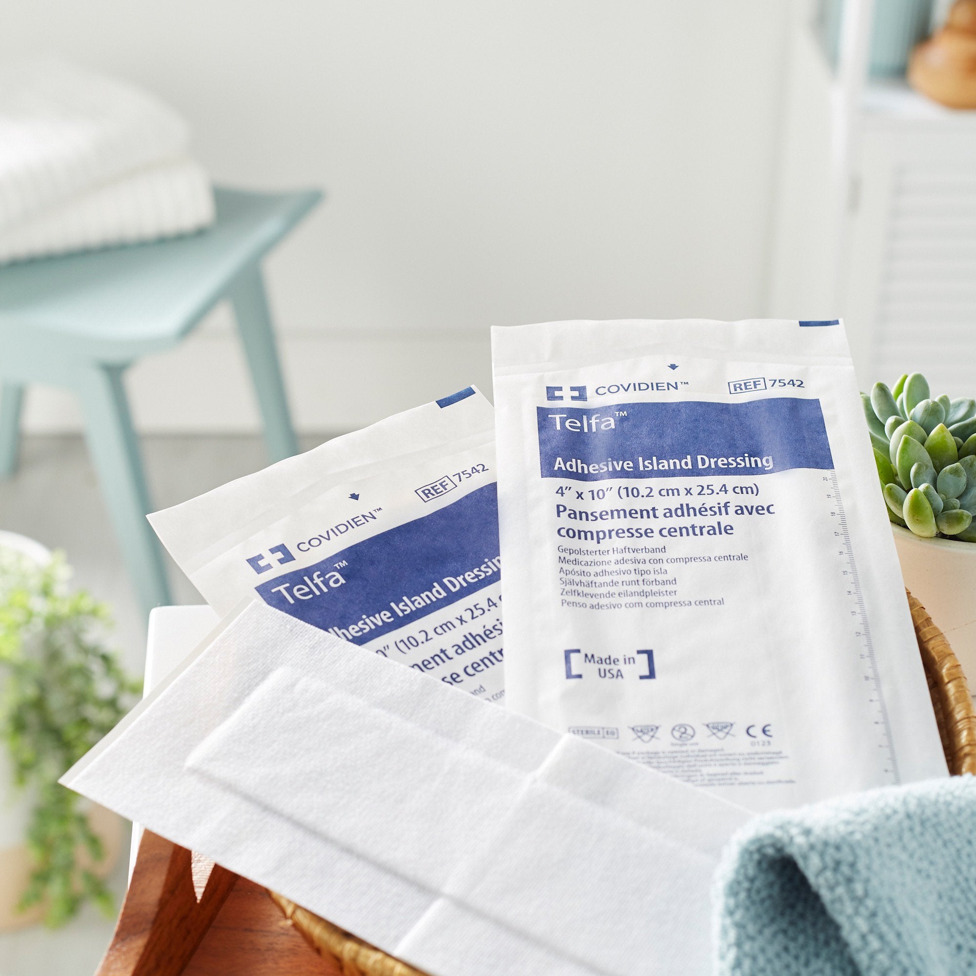 Telfa™ Adhesive Dressing, 4 x 10 Inch (25 Units)