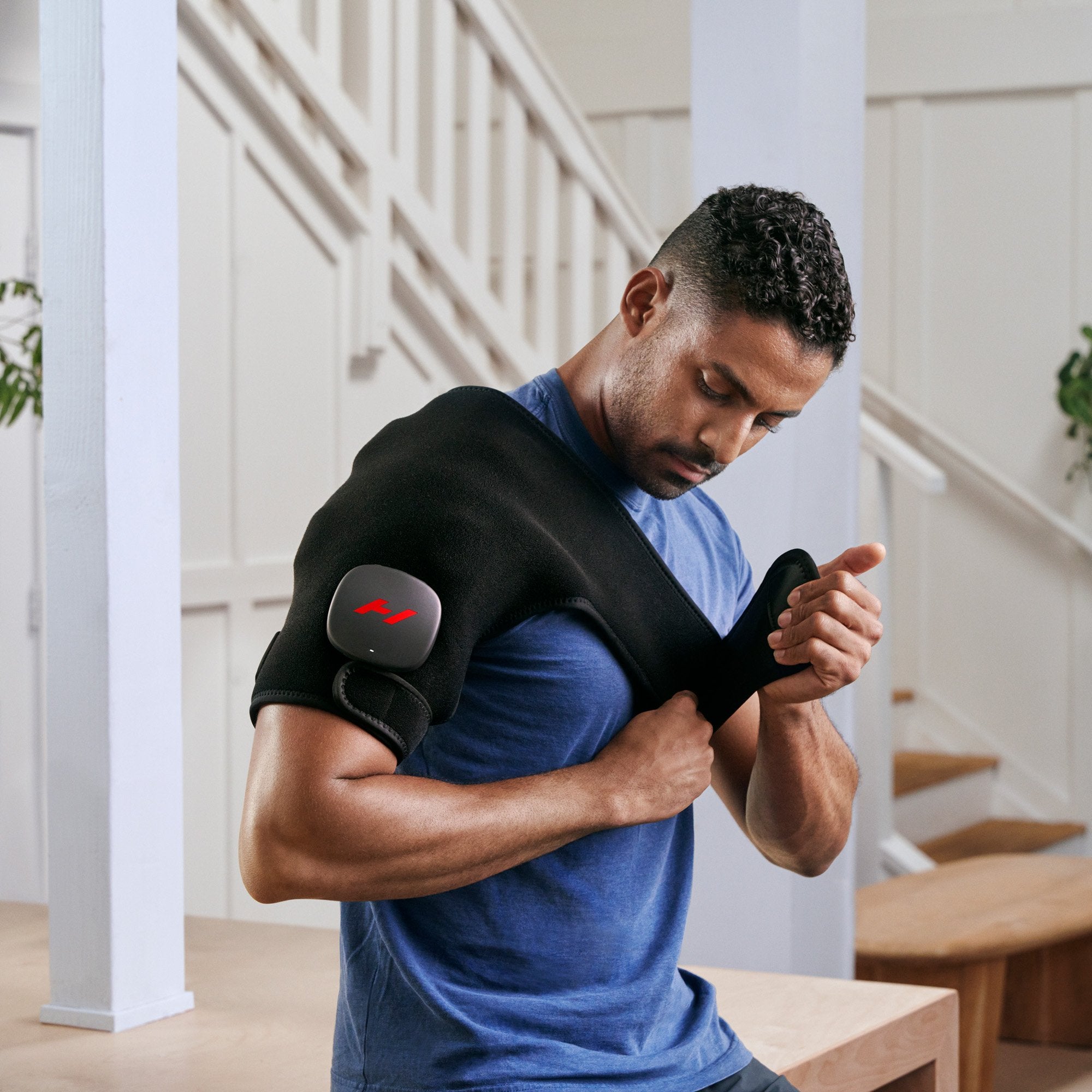 Hyperice Venom 2 Shoulder Heat and Massage Therapy Wrap, One Size Fits Most Left Shoulders (1 Unit)